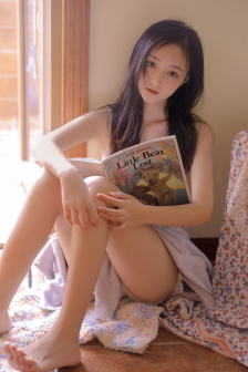 美女侧乳露出乳晕